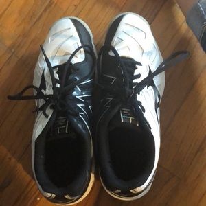 volleyball court shoes